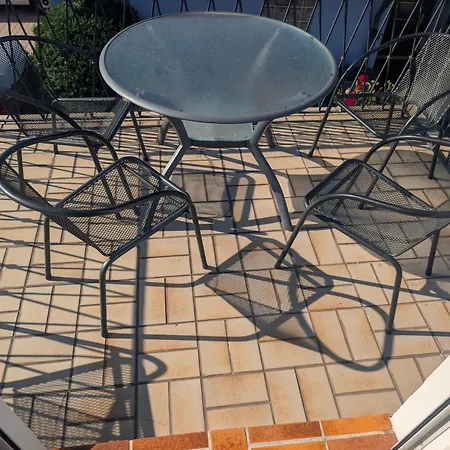 Apartment Private Centrally Located *